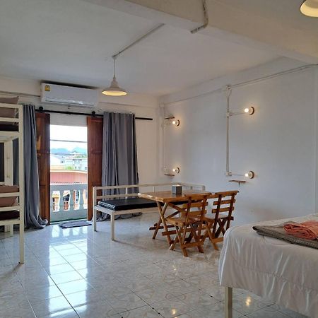 8 Sleeper Street Guesthouse Krabi Bagian luar foto
