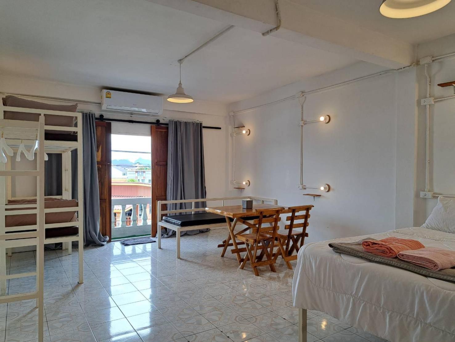8 Sleeper Street Guesthouse Krabi Bagian luar foto