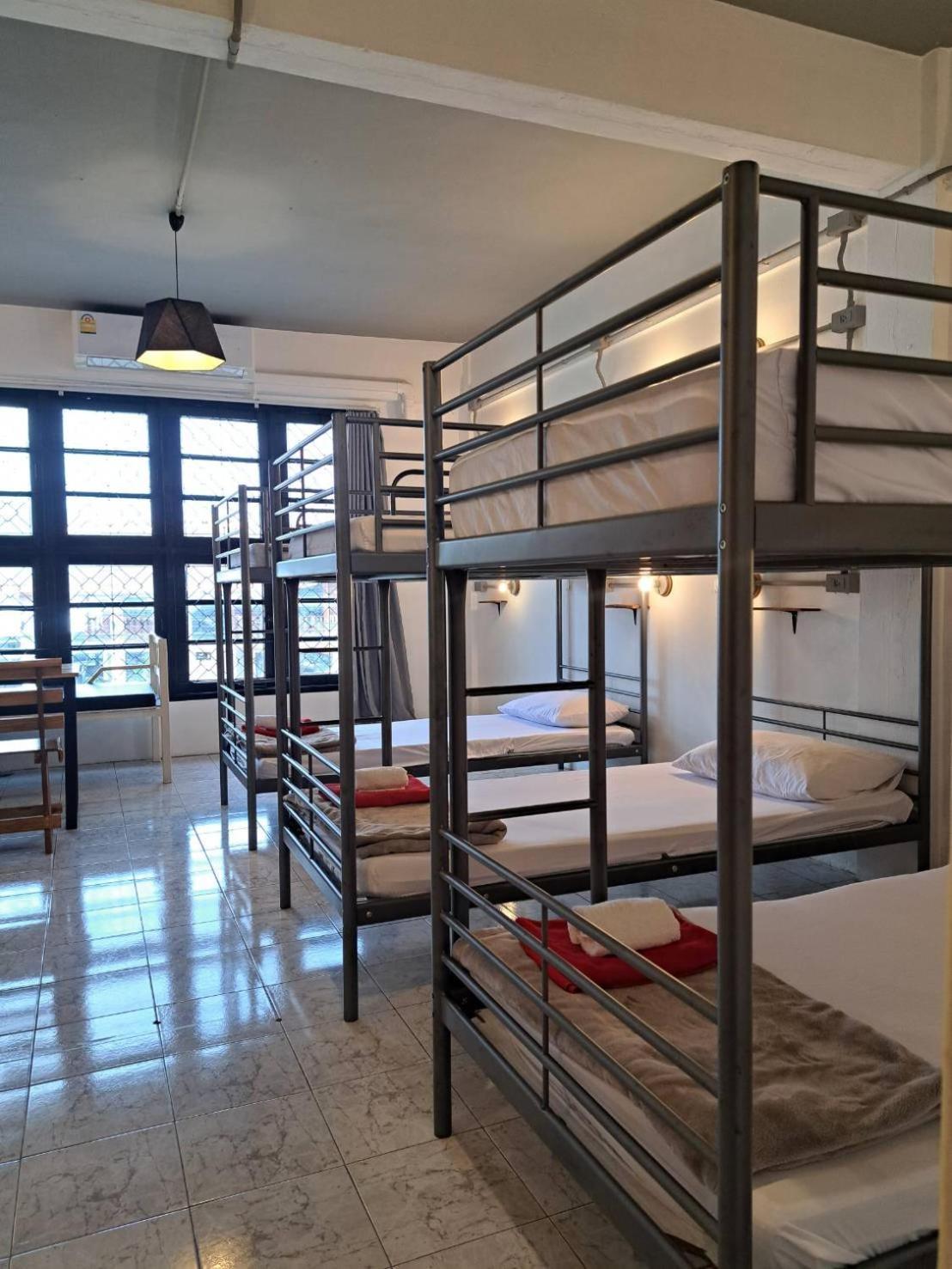 8 Sleeper Street Guesthouse Krabi Bagian luar foto