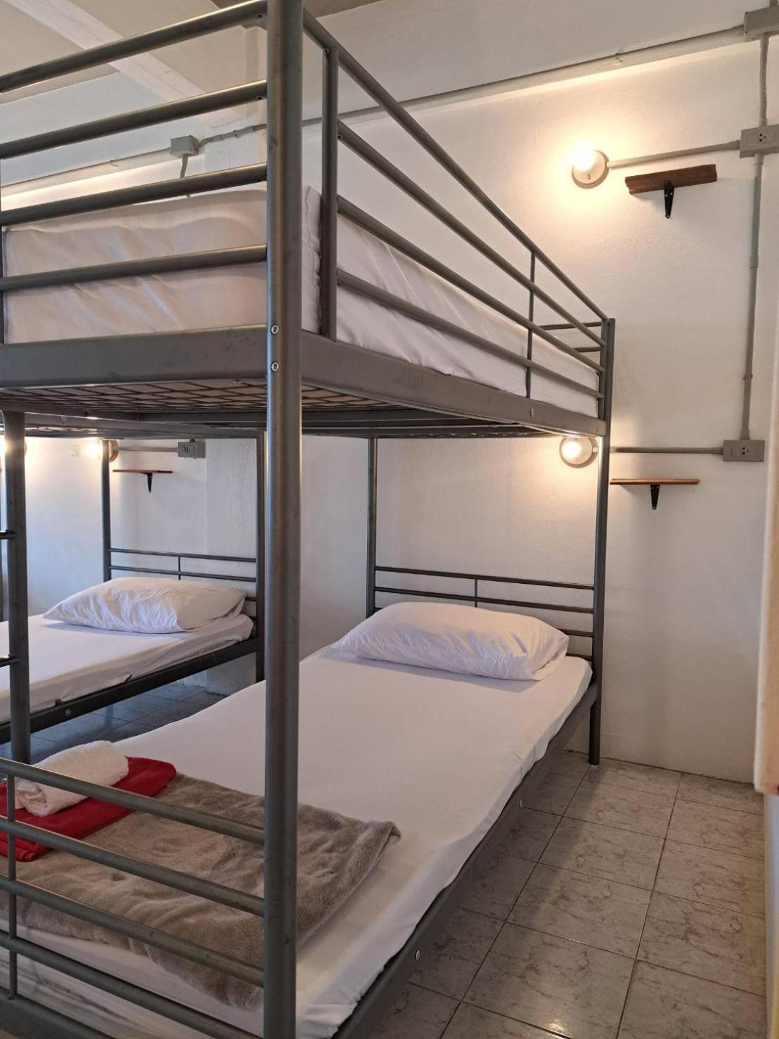8 Sleeper Street Guesthouse Krabi Bagian luar foto