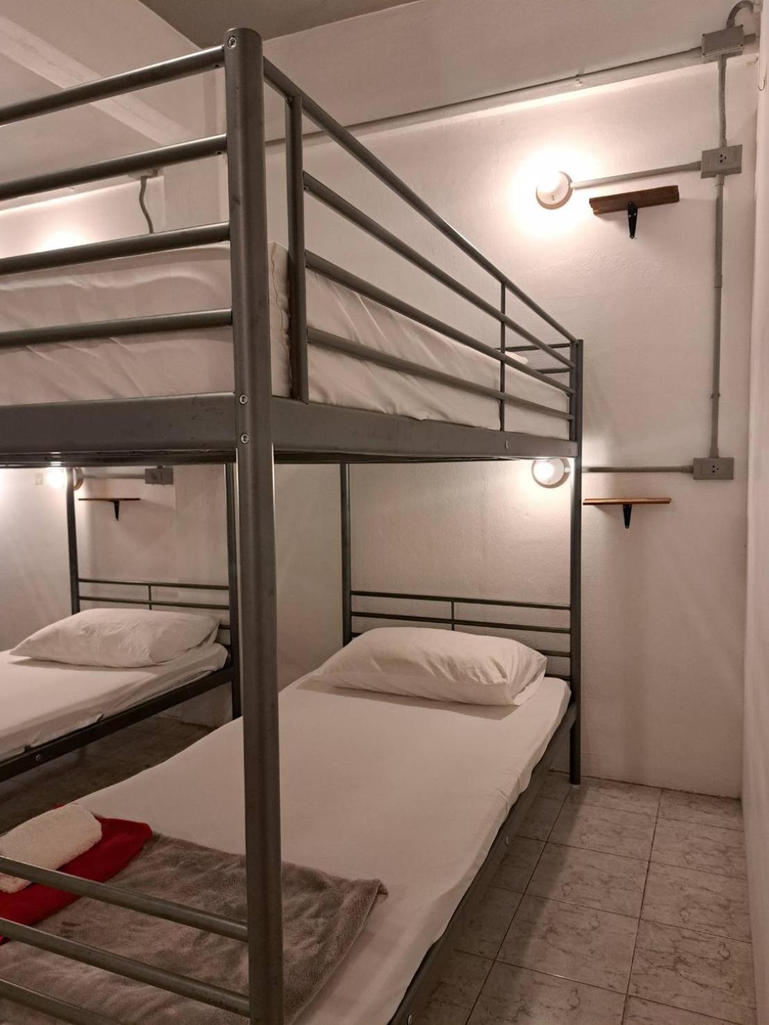 8 Sleeper Street Guesthouse Krabi Bagian luar foto
