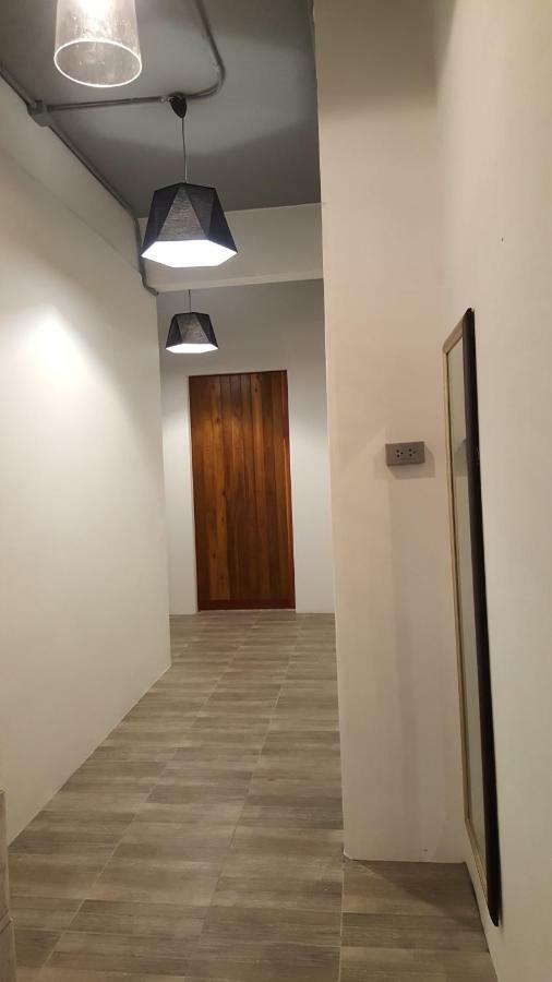 8 Sleeper Street Guesthouse Krabi Bagian luar foto