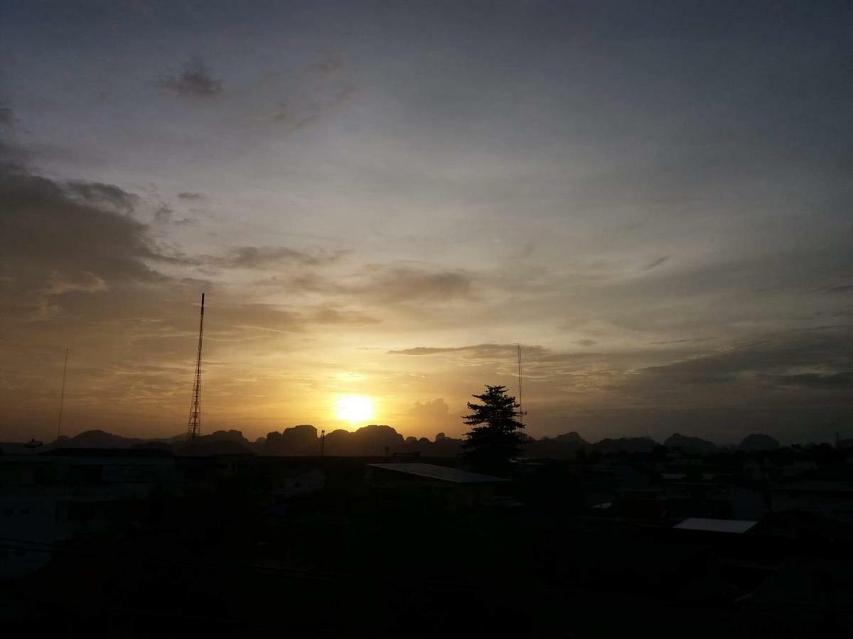 8 Sleeper Street Guesthouse Krabi Bagian luar foto