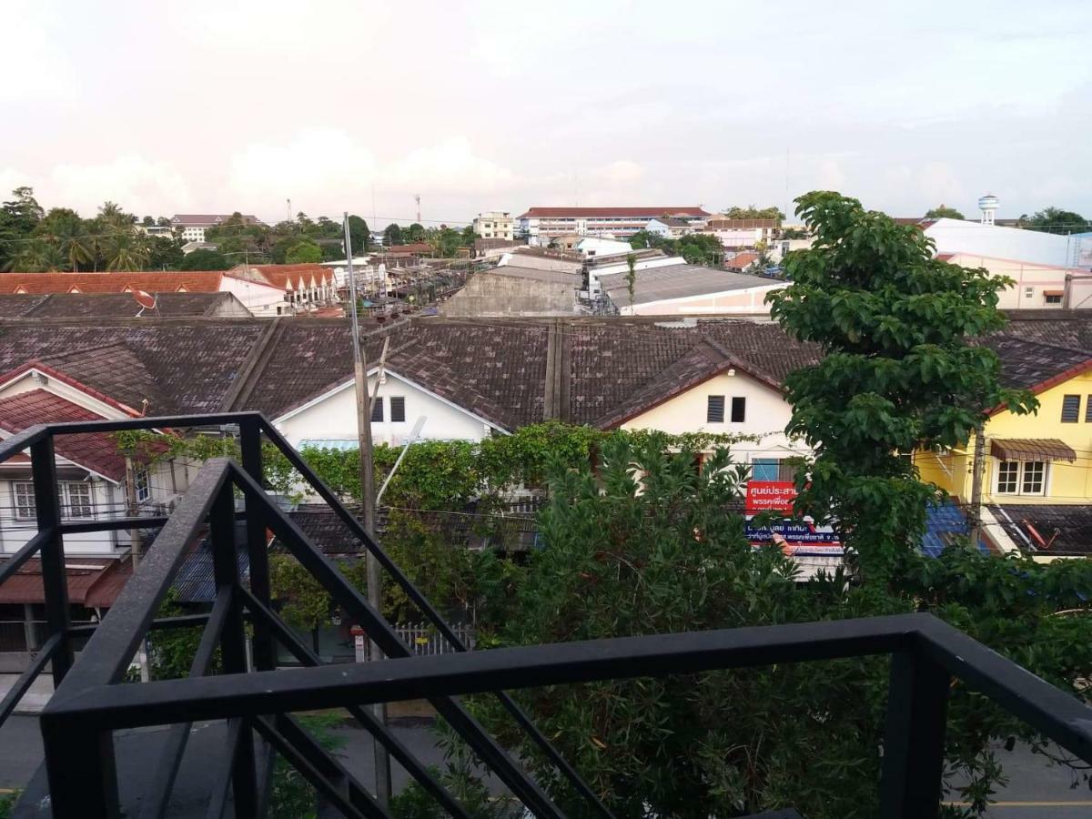 8 Sleeper Street Guesthouse Krabi Bagian luar foto