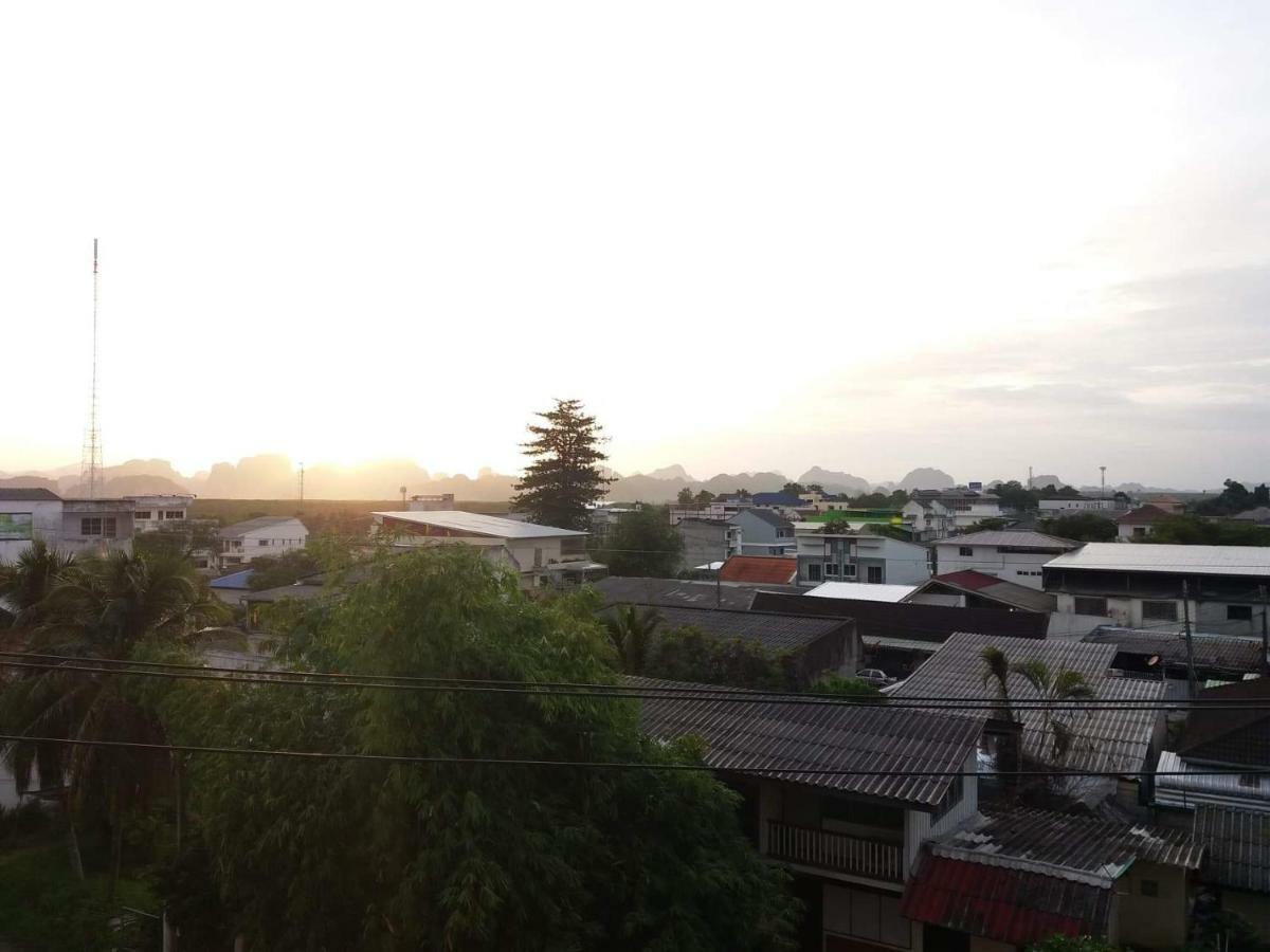 8 Sleeper Street Guesthouse Krabi Bagian luar foto