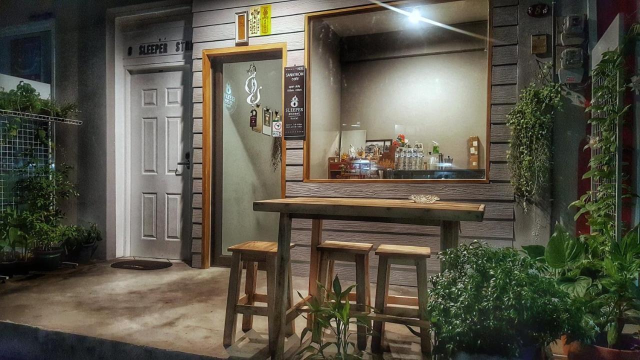 8 Sleeper Street Guesthouse Krabi Bagian luar foto