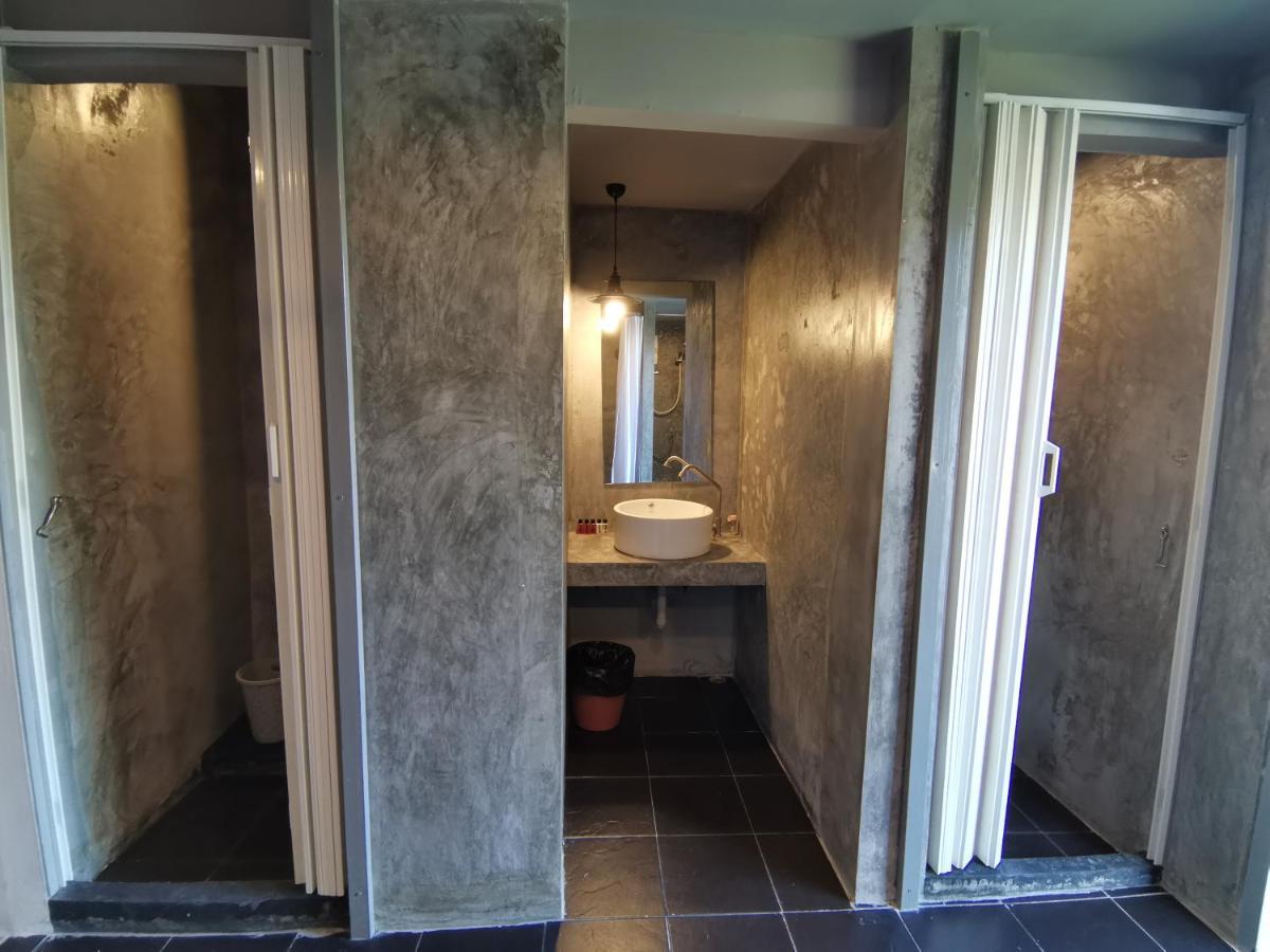 8 Sleeper Street Guesthouse Krabi Bagian luar foto